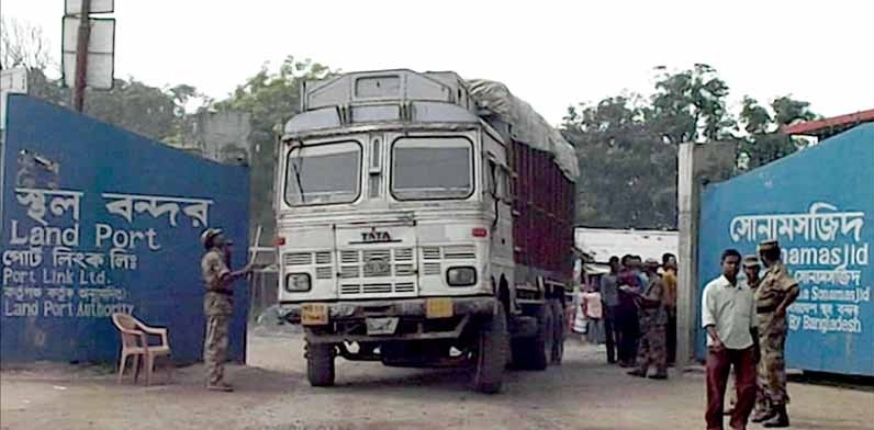 সোনামসজিদ স্থলবন্দরে আমাদানী-রপ্তানীতে কিছুটা অস্থিরতা,দেশে বিভিন্ন ক্ষেত্রে দ্রæত স্থিতিশীলতা চান দ